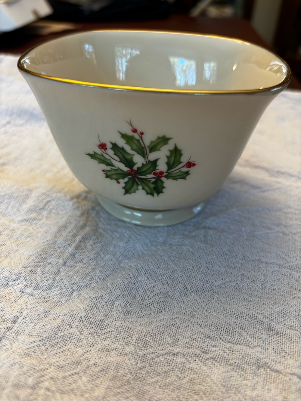 Lenox Holiday Holly Porcelain Candy/ Nut Bowl with Gold Trim